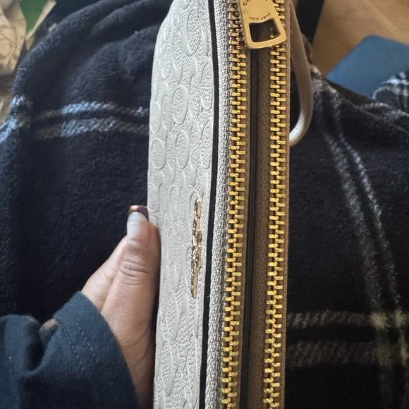 Coach 87934 Double Zip Taupe Embossed Wristlet - Picture 4 of 7